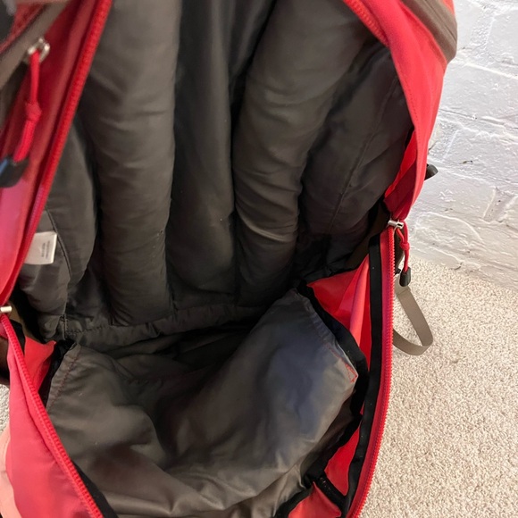 The North Face Surge 31l Women’s Backpack - Picture 4 of 7